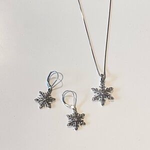 NEW Touchstone Silver Snowflake Jewelry Set